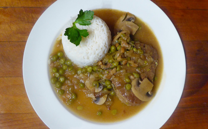 Beef with mushrooms and green peas