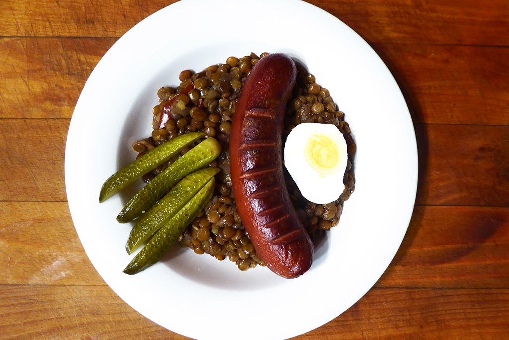 Čočka s telecím párkem.