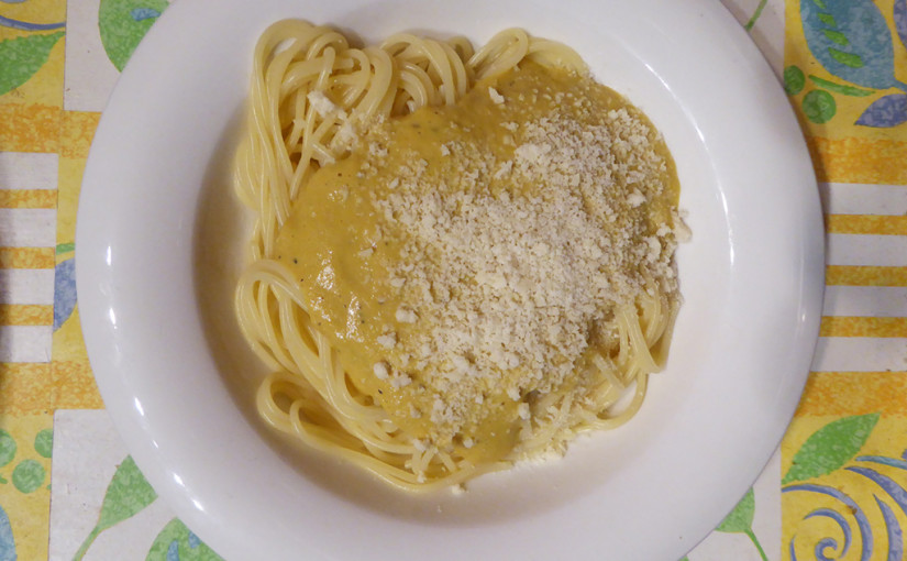 Omáčka ze žlutých paprik | Špagety s omáčkou ze žlutých paprik a parmazánem
