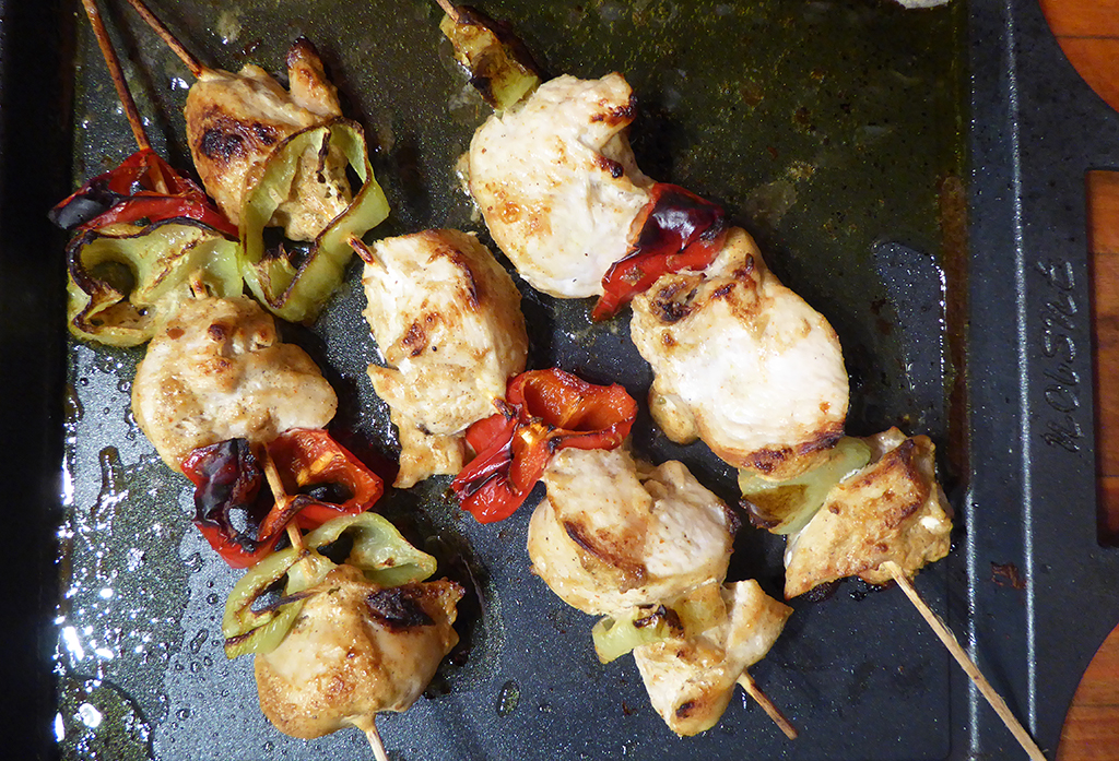 Špízy na grilovací pánvi.