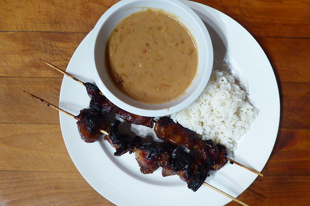 Kuřecí satay čili kuřecí saté | Jinak vůně Asie | Jinak také kuřecí špízy s arašídovou omáčkou | Jídlo, které ochutnáte až zítra