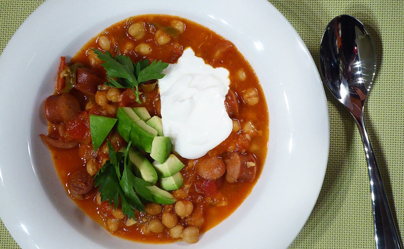 Chickpea soup with tomatoes and sausage, tedy spíše párkem | Chuťový pozdrav z Montrealu