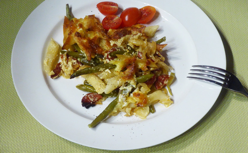 Baked penne with sausage and beans | Svižná večeře