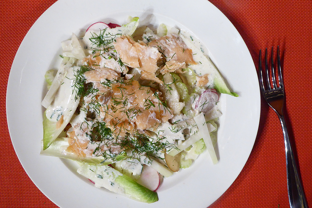 Losos se zeleninovým salátem