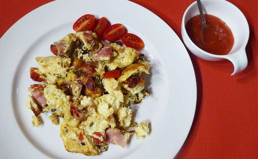 Eggs with ham, tomatoes, Jalapeno and a sharp dip | Rychlé a jednoduché