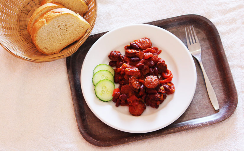 Greek sausage with red beans | Lunch almost on the beach,cs