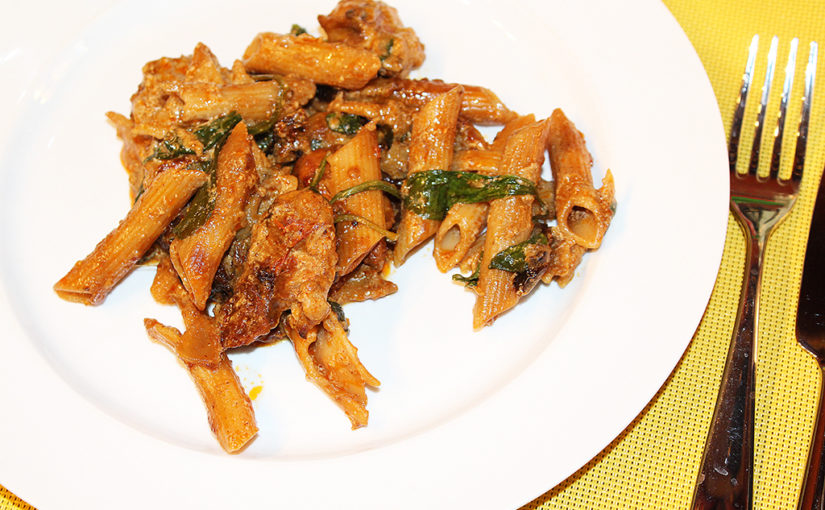 Chicken with tomatoes, spinach and penne | Stačí jedna pánev