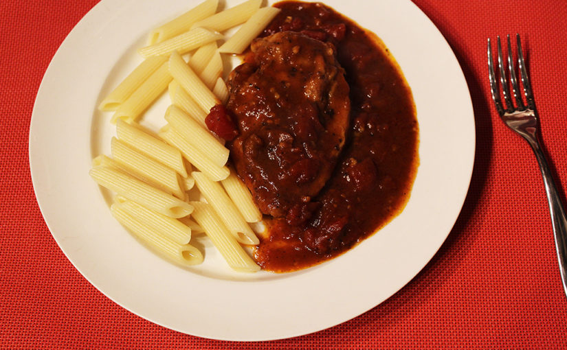 Chicken breast in a spicy sauce with tomatoes and penne