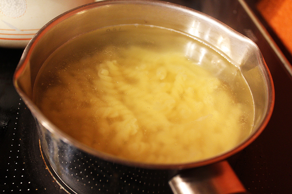 Těstoviny vaříme samostatně mimo polévku