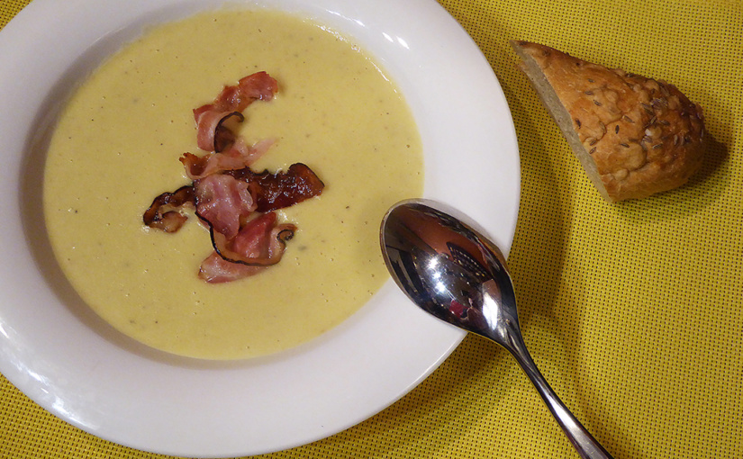 Leek soup with potatoes and bacon,cs