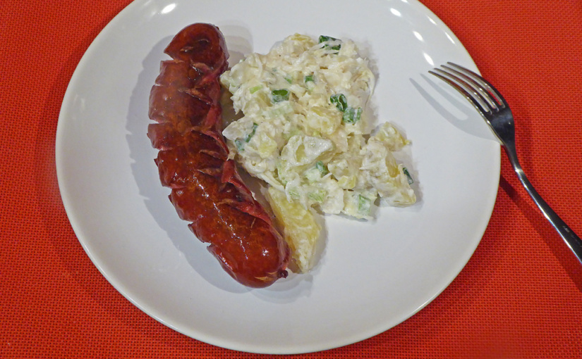 Grilled sausage with potatoes and coleslaw,,cs,Suitable for sausage,,sk | Hodí se i pro klobásu