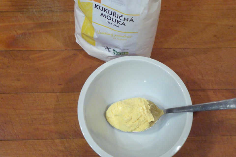 Kukuřičná mouka