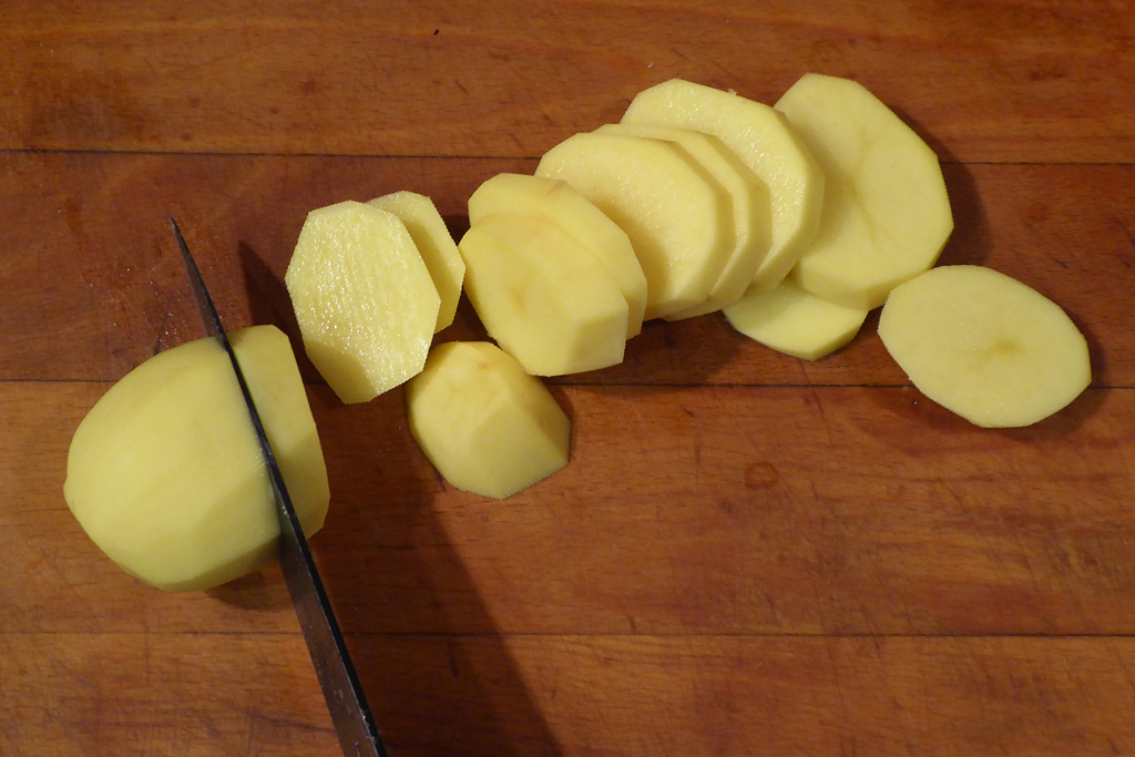 Nakrájíme brambory