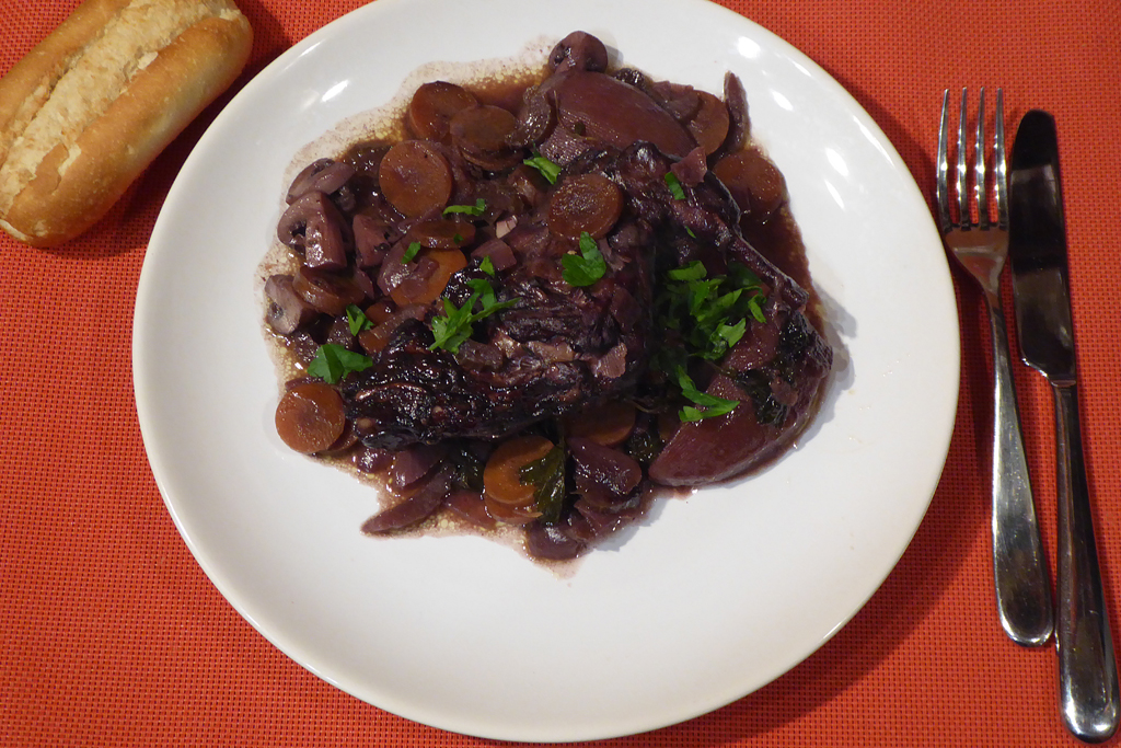 Králík na červeném víně (Cocotte de lapin au vin rouge) | Australský pozdrav zpátky do Evropy