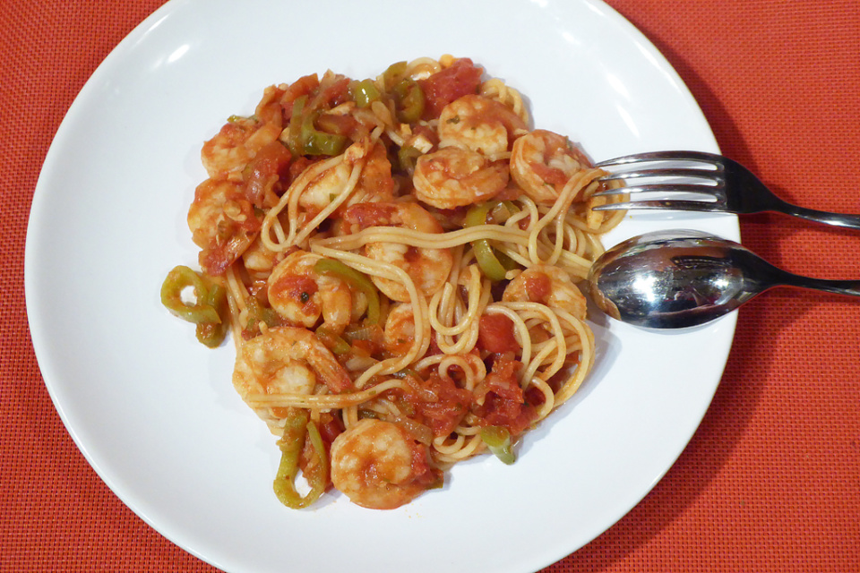 Pikantní krevety s rajčaty a špagetami