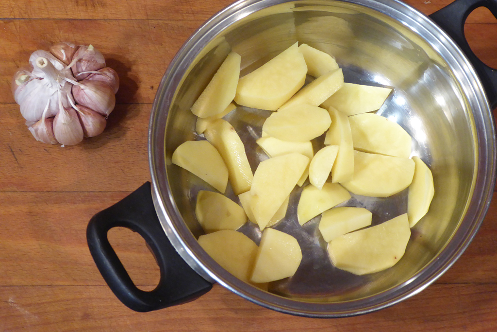 Nakrájíme brambory
